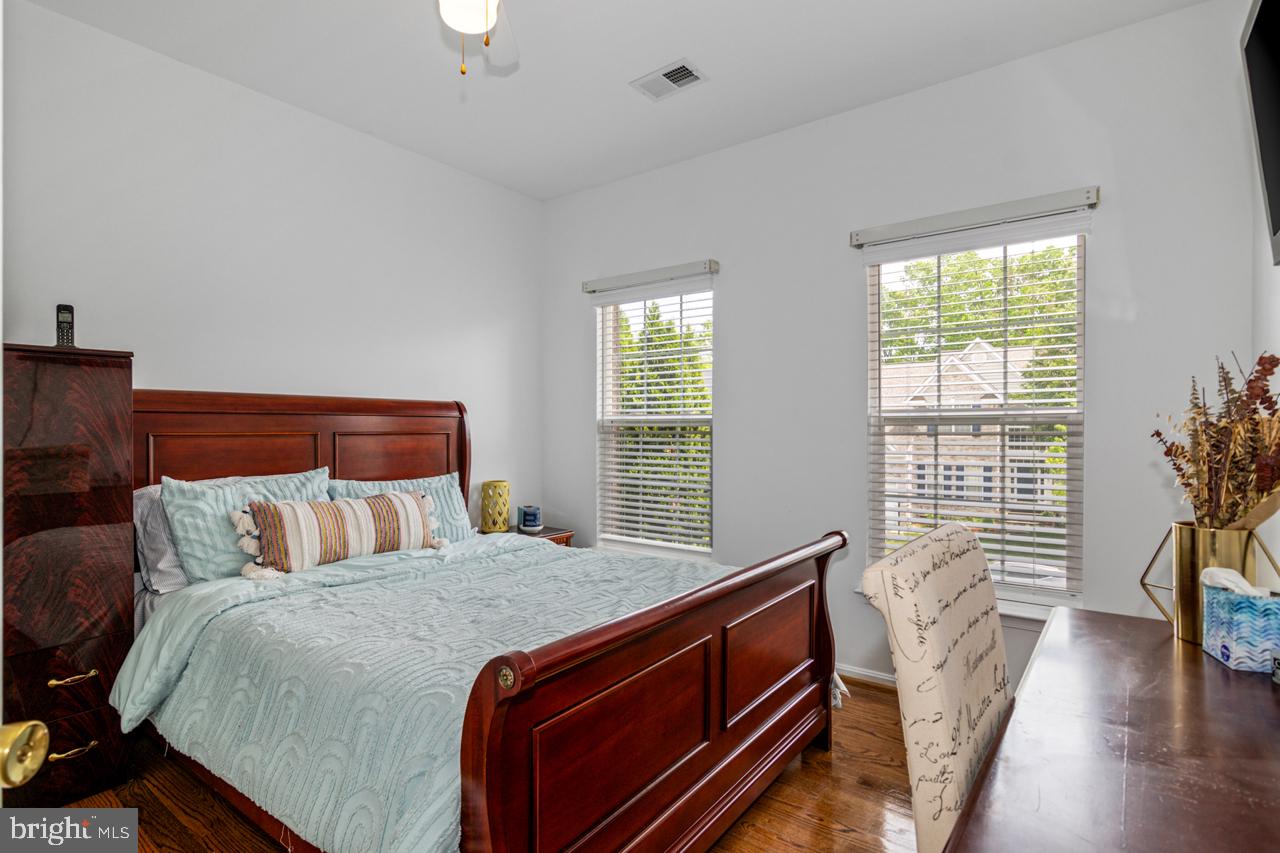 BROAD RUN OAKS - Residential