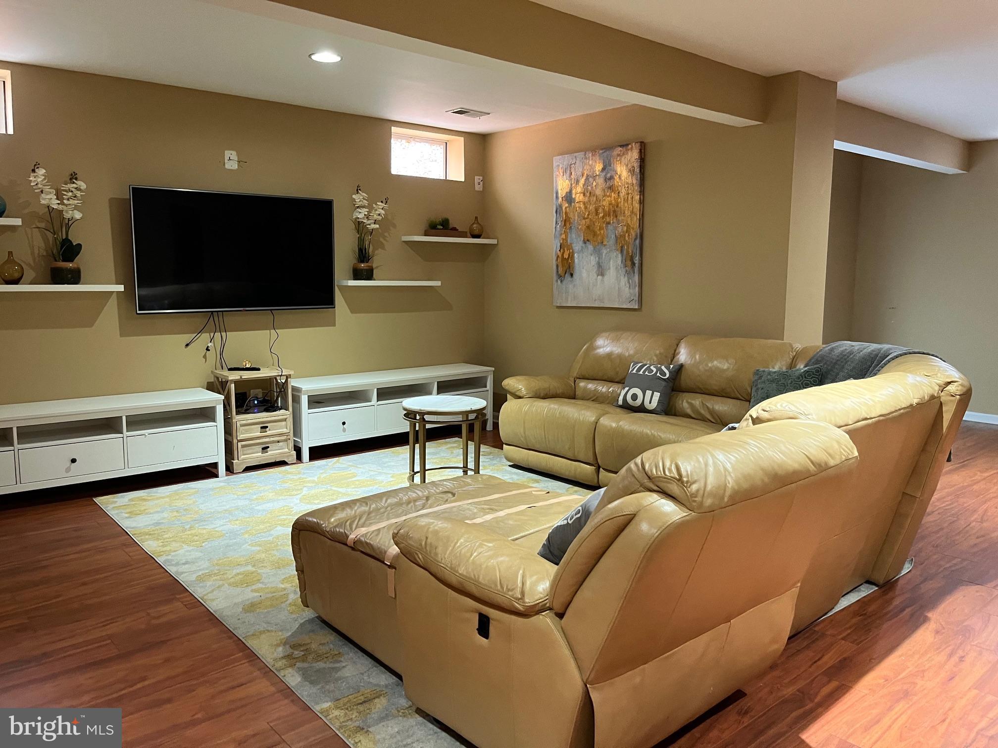 BROAD RUN OAKS - Residential