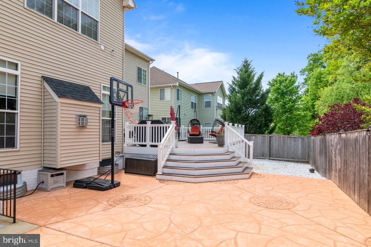 BROAD RUN OAKS - Residential