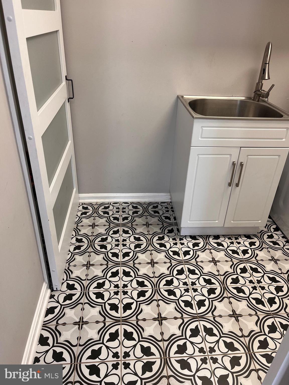 BROAD RUN OAKS - Residential