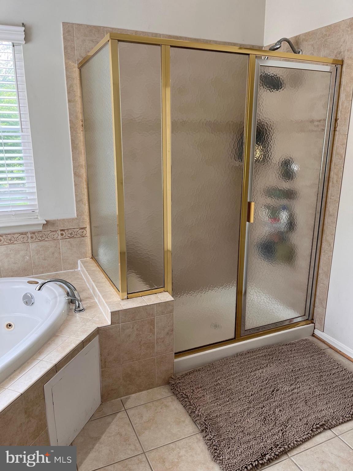 BROAD RUN OAKS - Residential