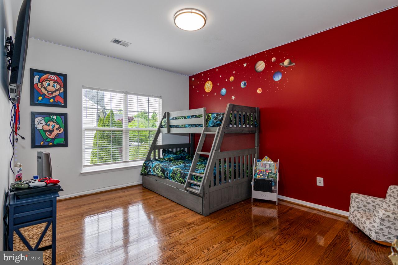 BROAD RUN OAKS - Residential