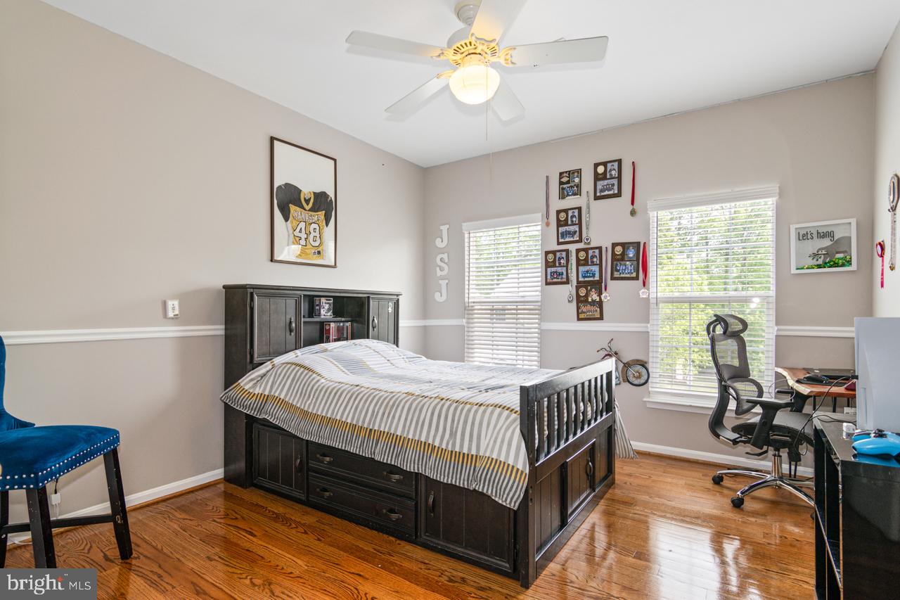 BROAD RUN OAKS - Residential