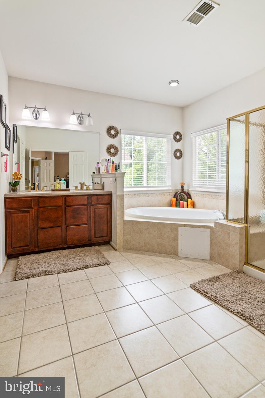 BROAD RUN OAKS - Residential