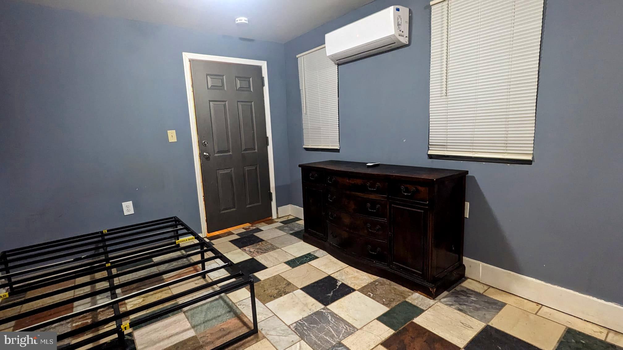 LITTLE ITALY - Residential Lease