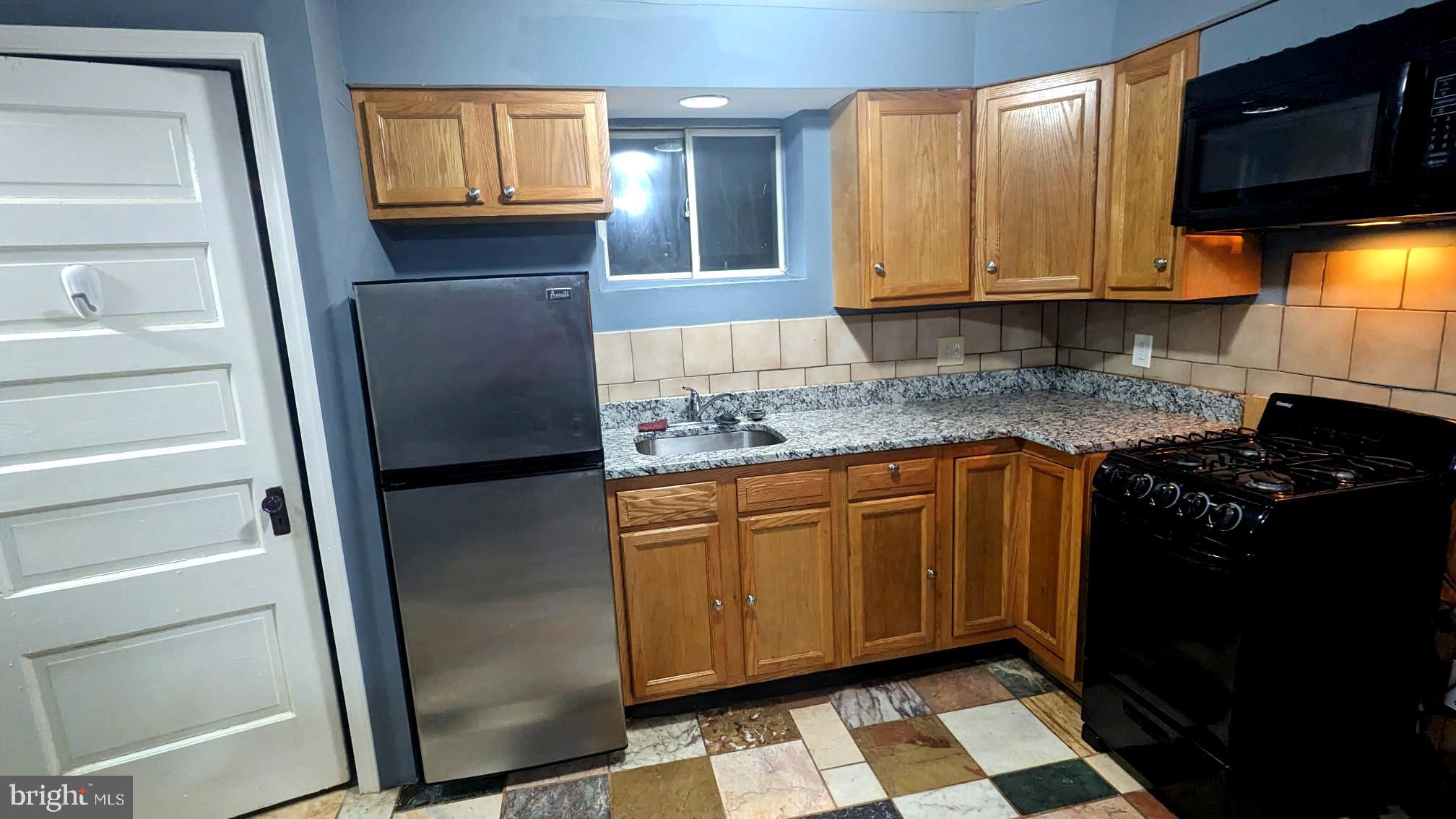 LITTLE ITALY - Residential Lease