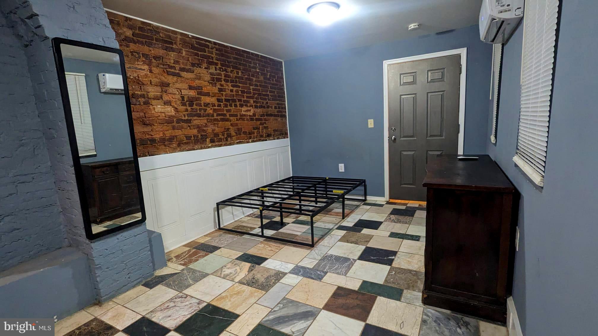 LITTLE ITALY - Residential Lease