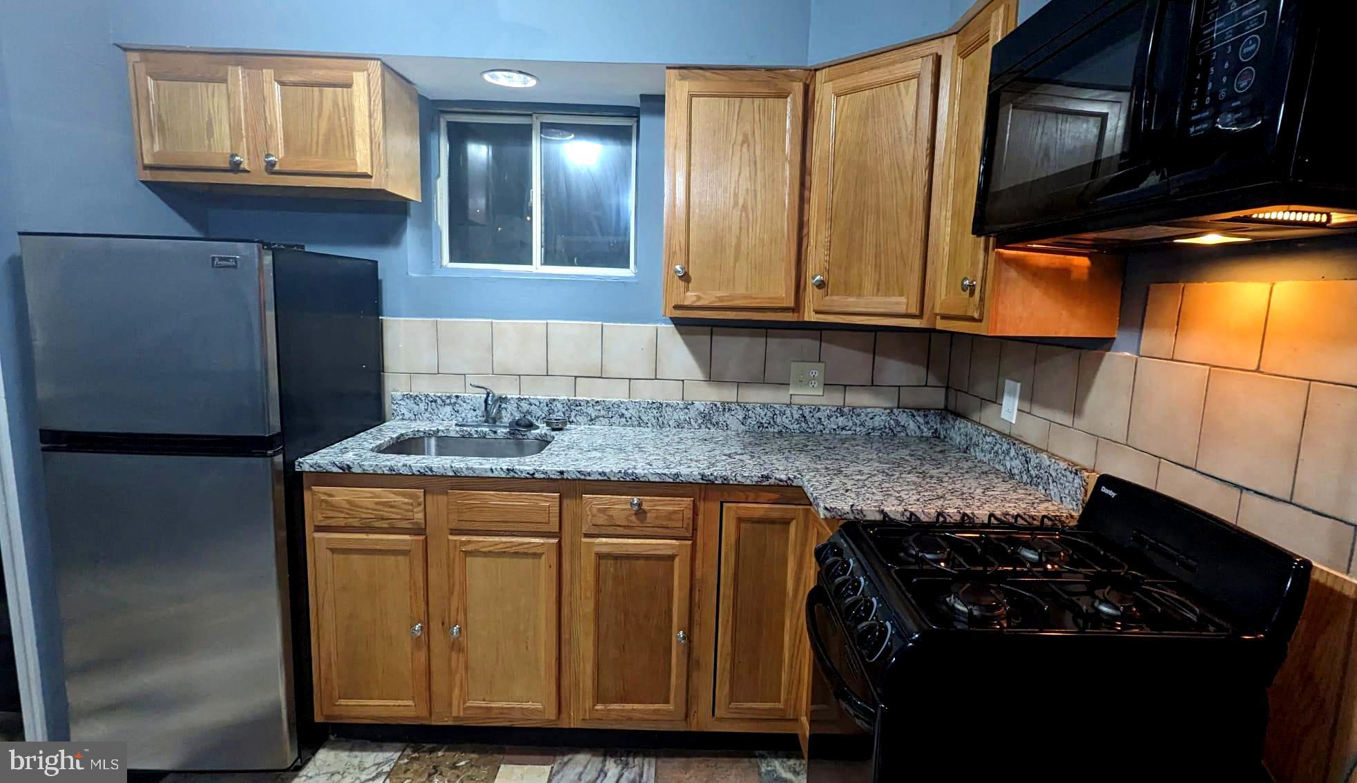 LITTLE ITALY - Residential Lease