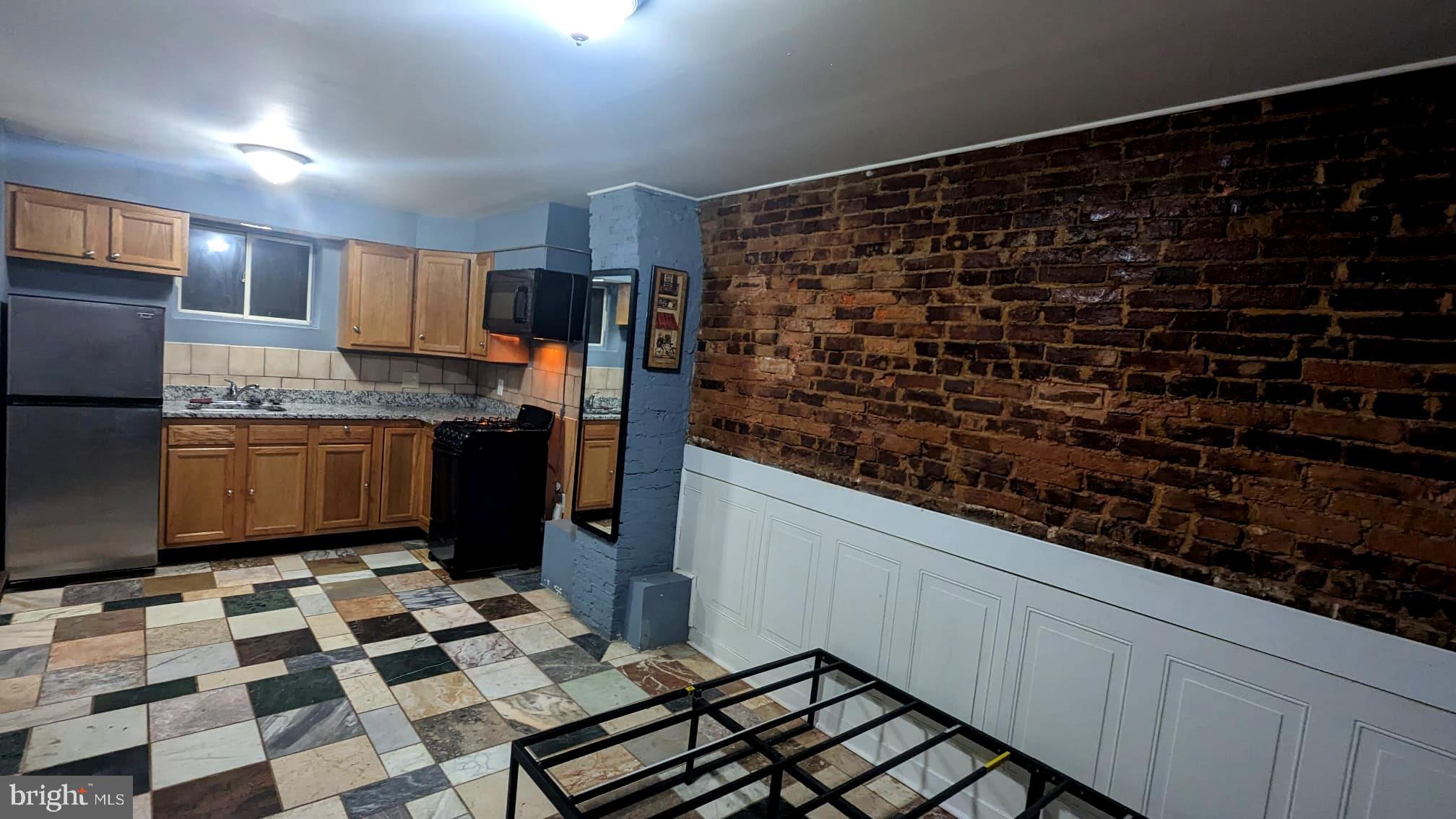 LITTLE ITALY - Residential Lease