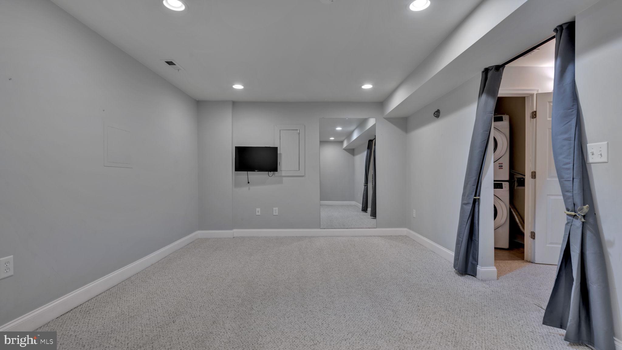 MCGUCKIAN - Residential Lease