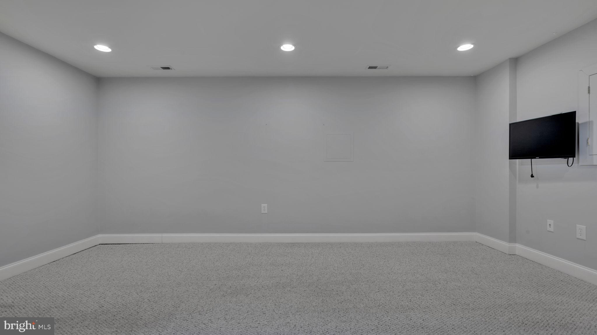 MCGUCKIAN - Residential Lease