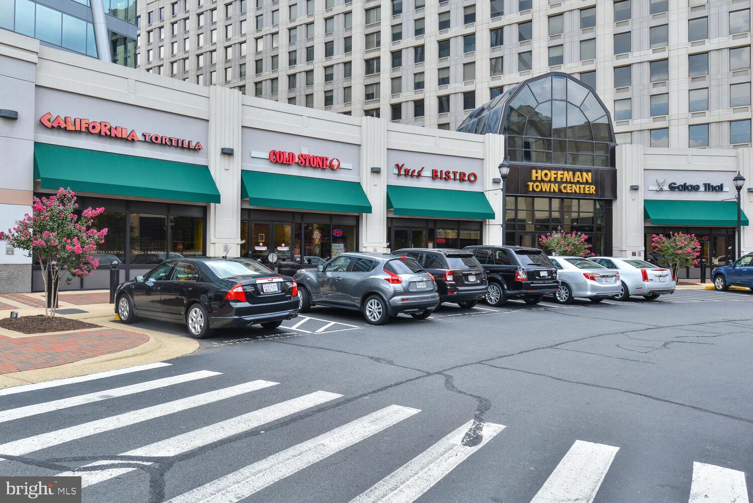 CARLYLE TOWERS - Residential