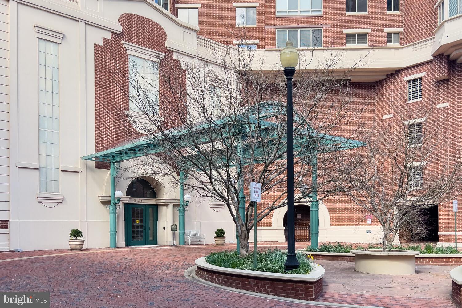 CARLYLE TOWERS - Residential