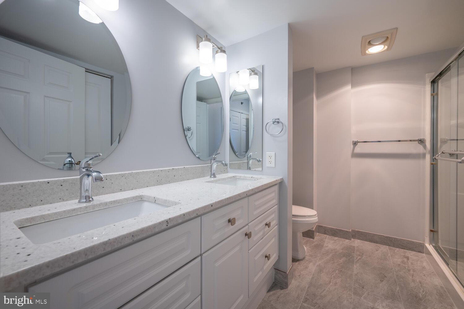 CARLYLE TOWERS - Residential