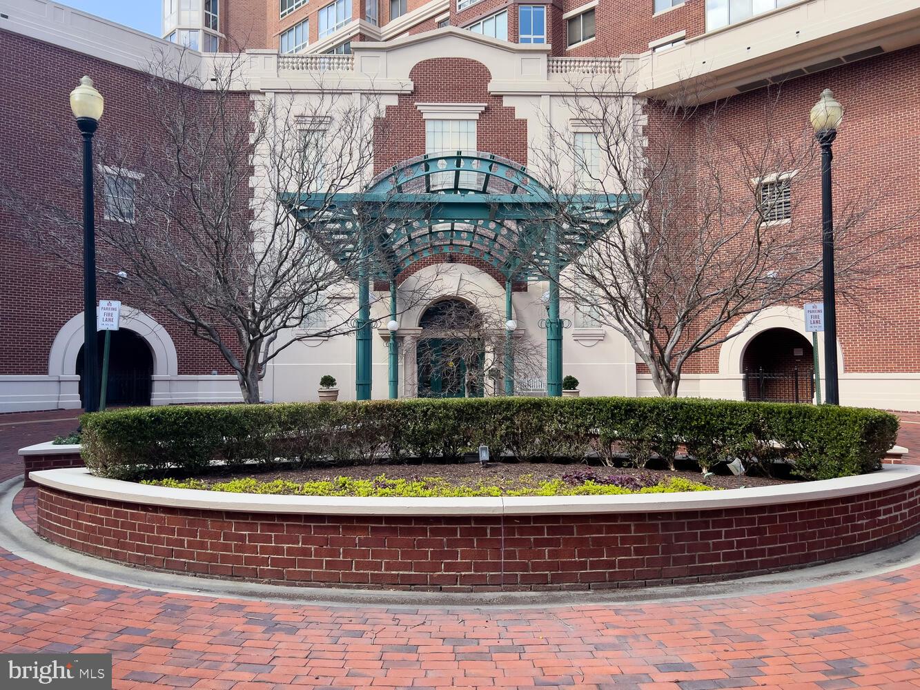 CARLYLE TOWERS - Residential