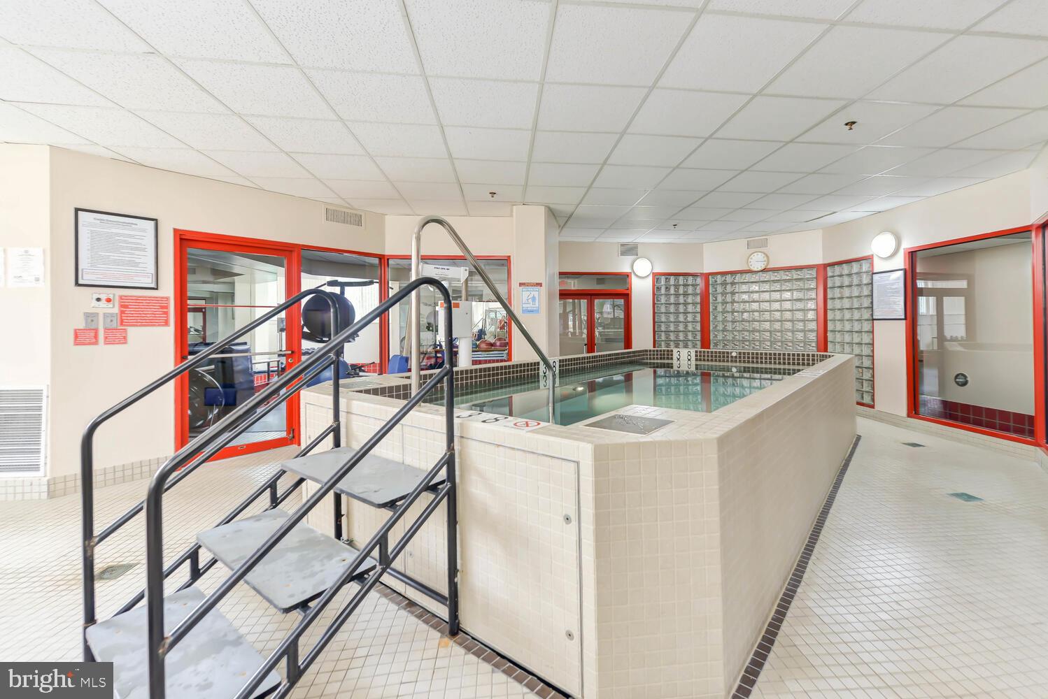 CARLYLE TOWERS - Residential