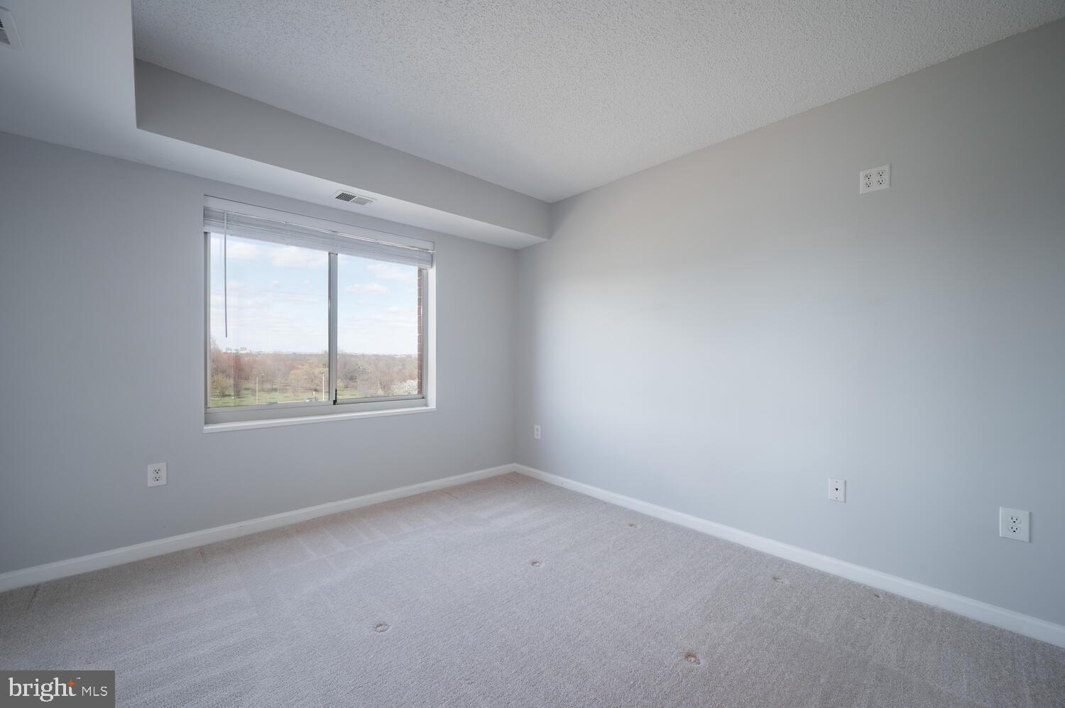 CARLYLE TOWERS - Residential