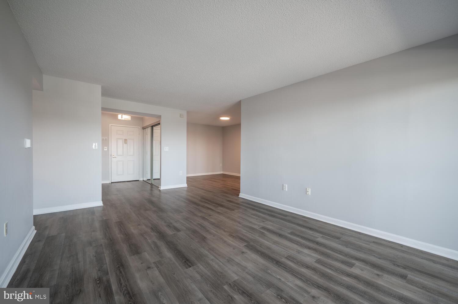 CARLYLE TOWERS - Residential