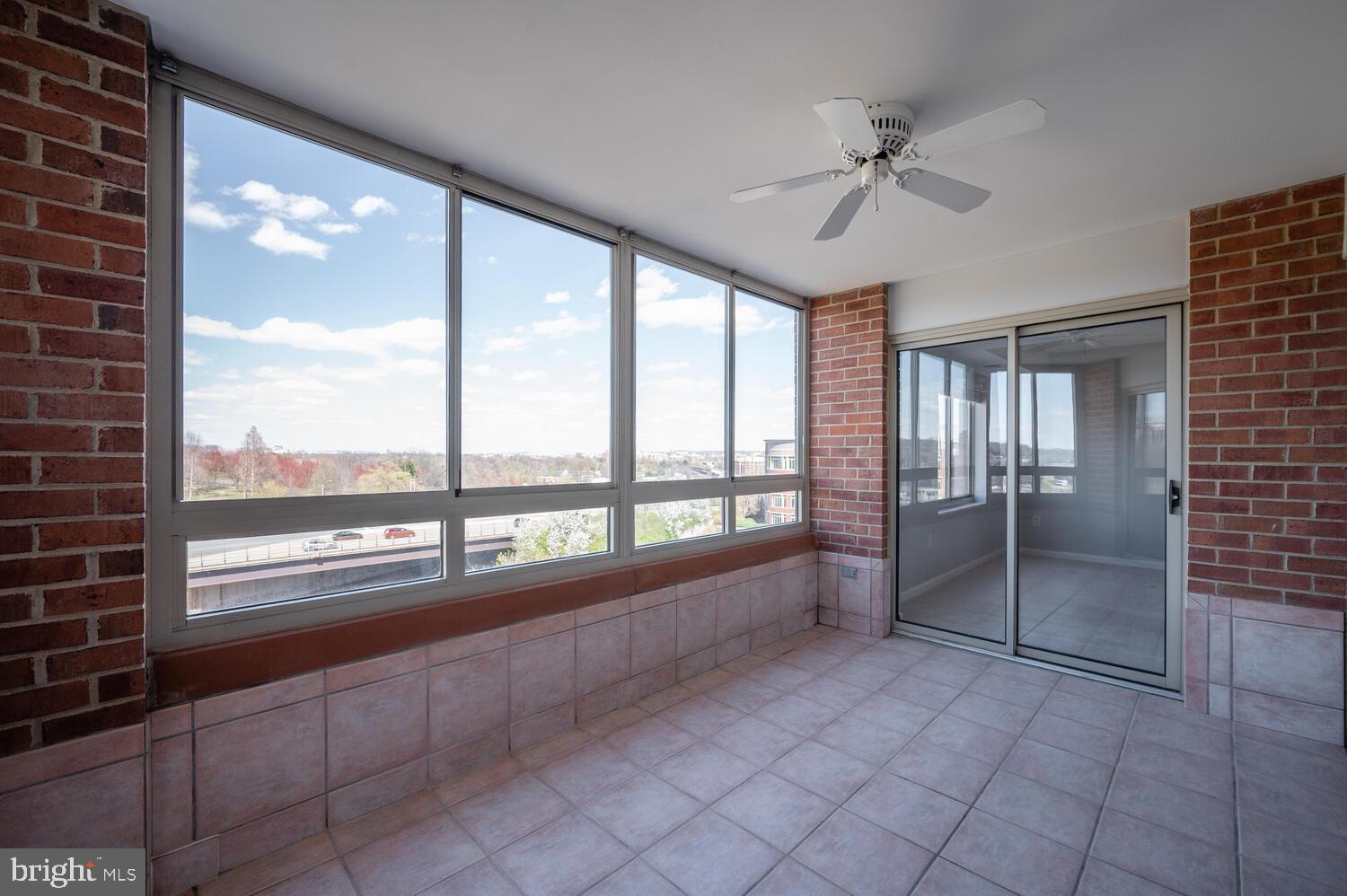 CARLYLE TOWERS - Residential