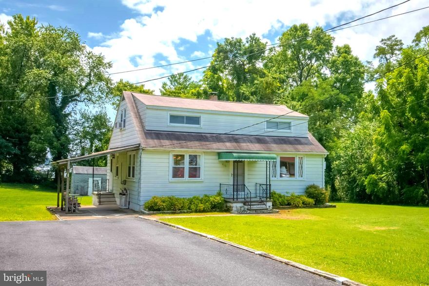 4 bedroom, 2 full bath home on large flat lot. Covered patio attached off the kitchen overlooking spacious yard. Eat in kitchen with adjacent formal dining room.  Main level bedroom and full bath. 3 additional bedrooms on 2nd level. Hardwood floors under carpet!!!  Home sits on three lot property all under 1 tax ID. This well loved home is great for a first time homebuyer or an investor.  Seller is motivated! Come see this great property before it is gone!!


Home is being sold as is. 


Buyer is responsible to research any easements pertaining to the property.