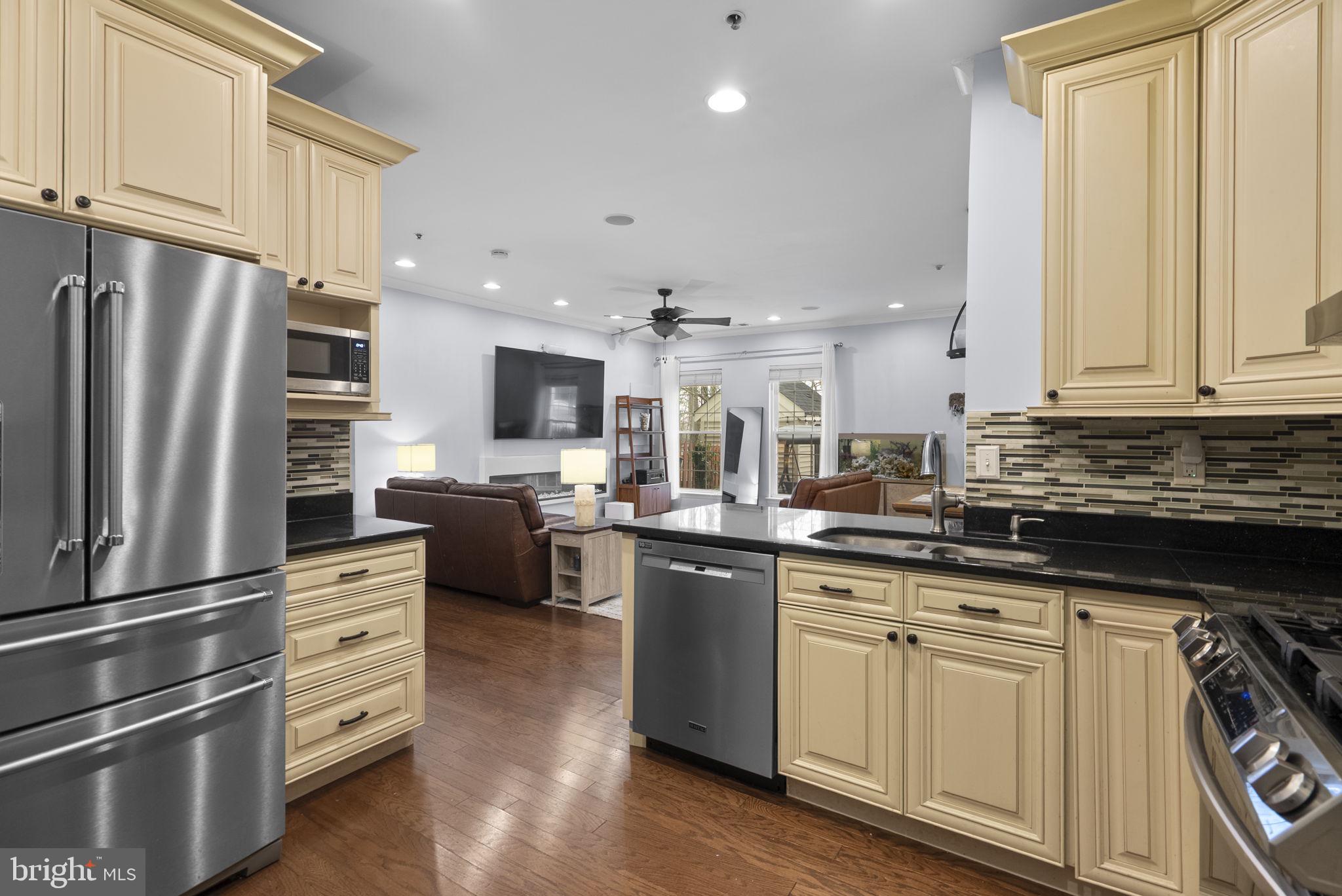 RIVER COLONY - Residential