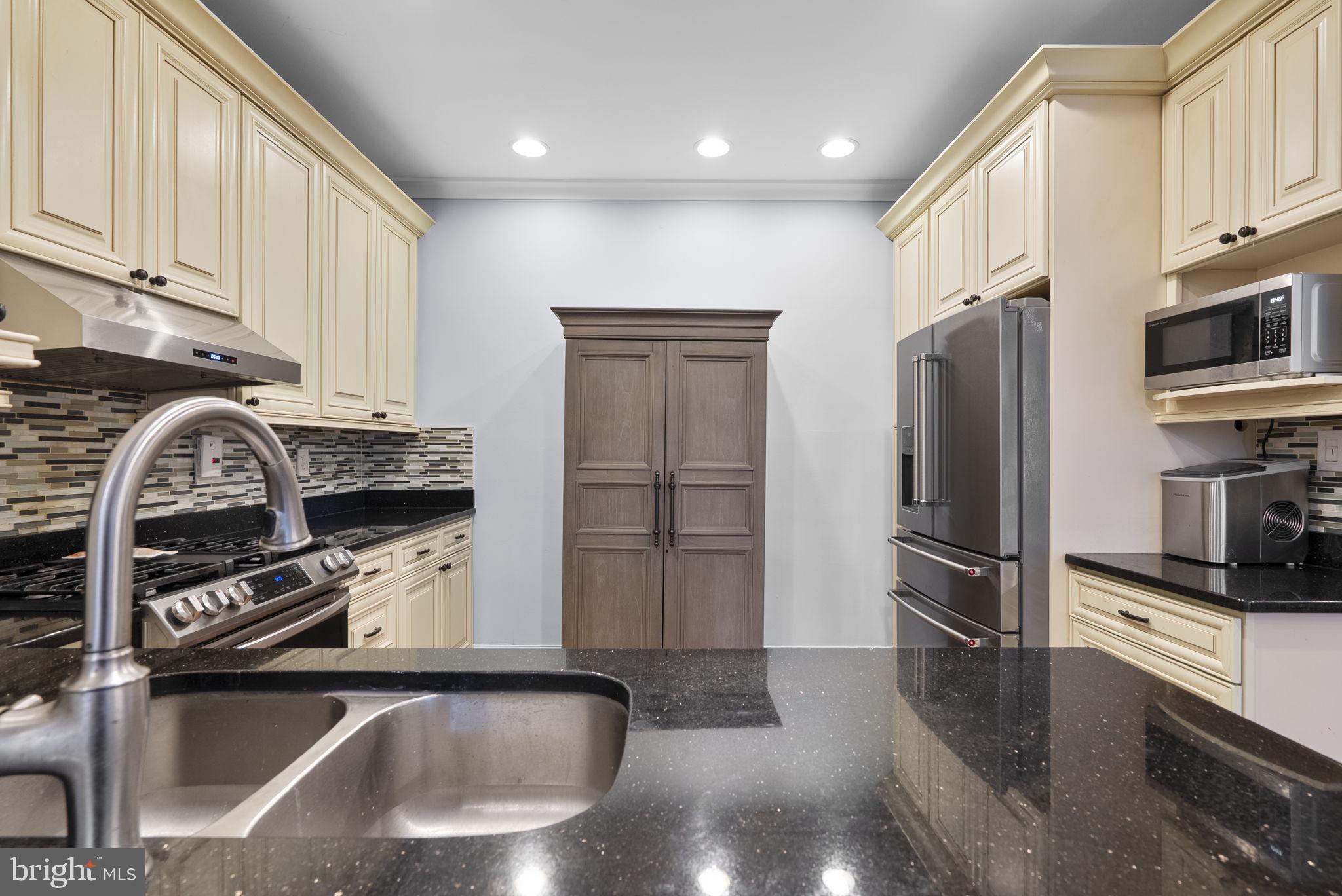 RIVER COLONY - Residential