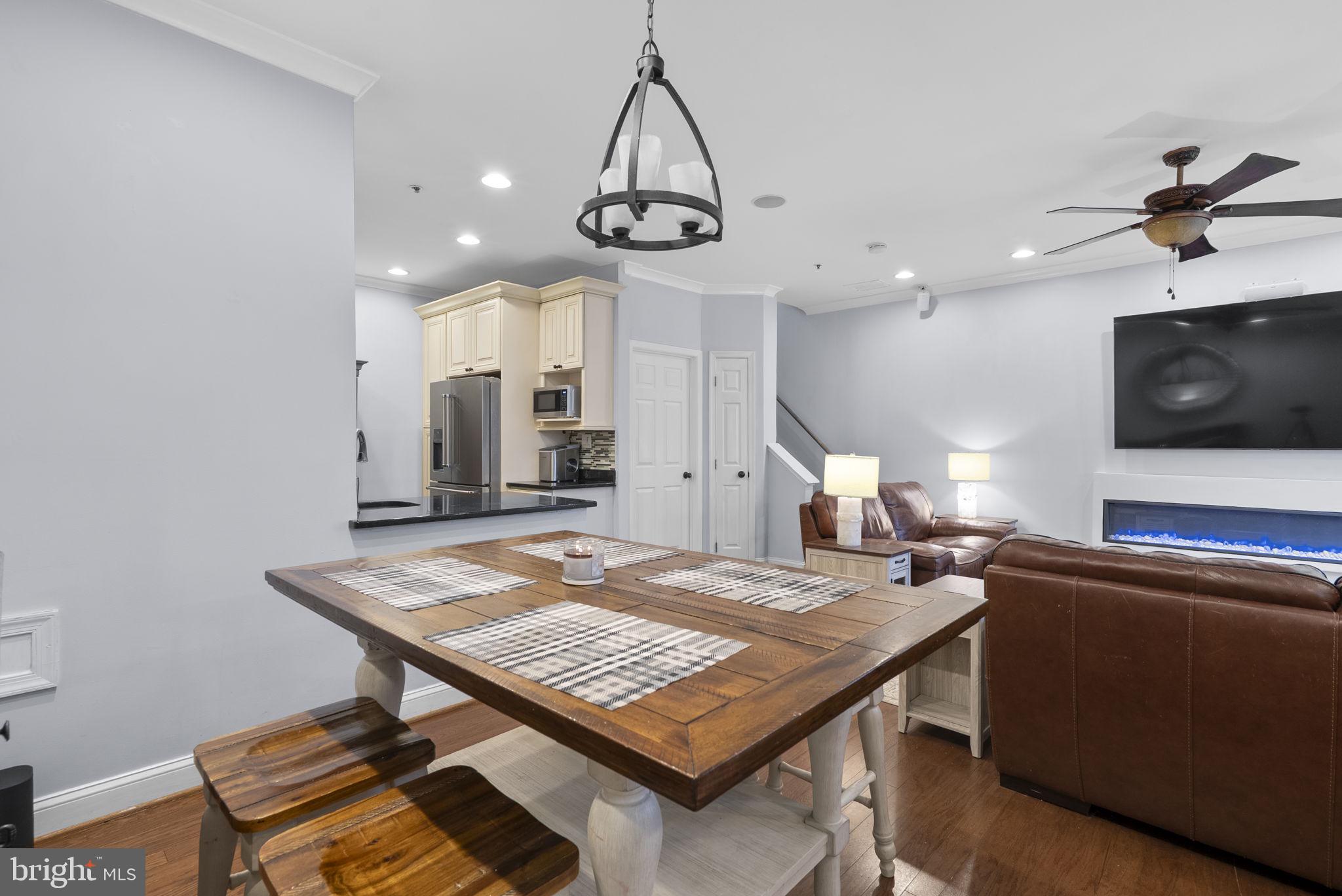 RIVER COLONY - Residential