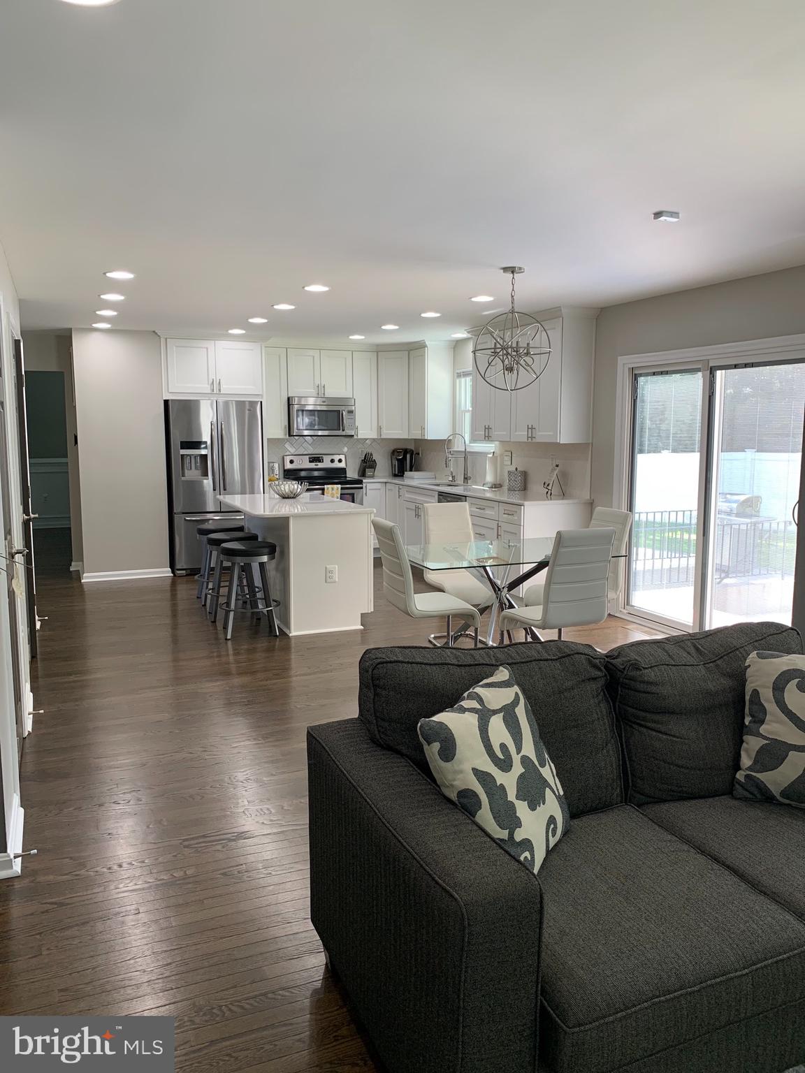 COLONIAL OAKS - Residential