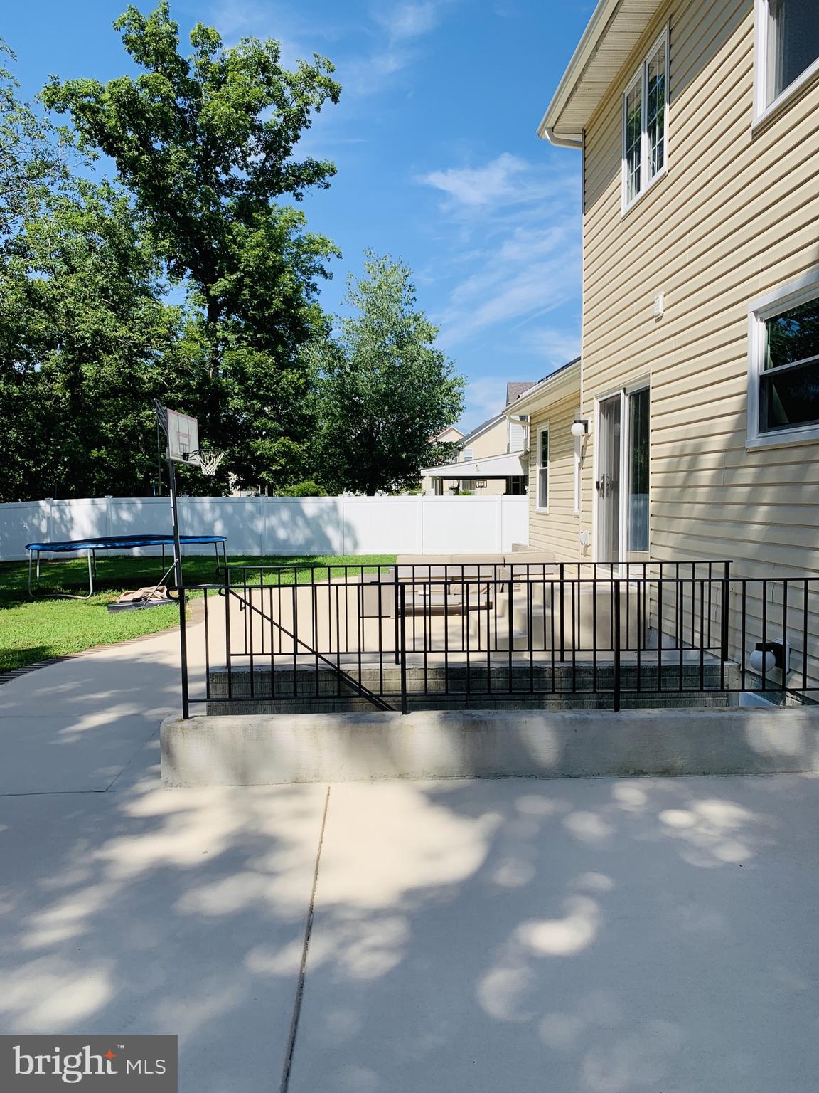 COLONIAL OAKS - Residential