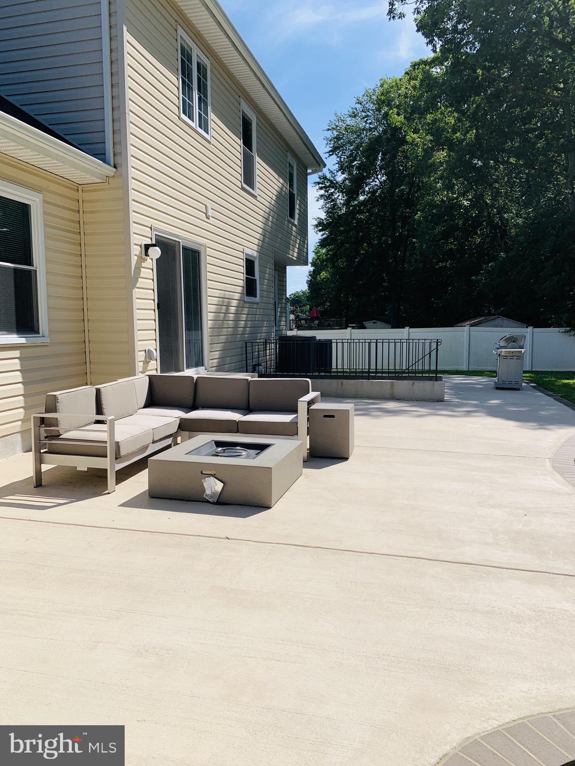 COLONIAL OAKS - Residential