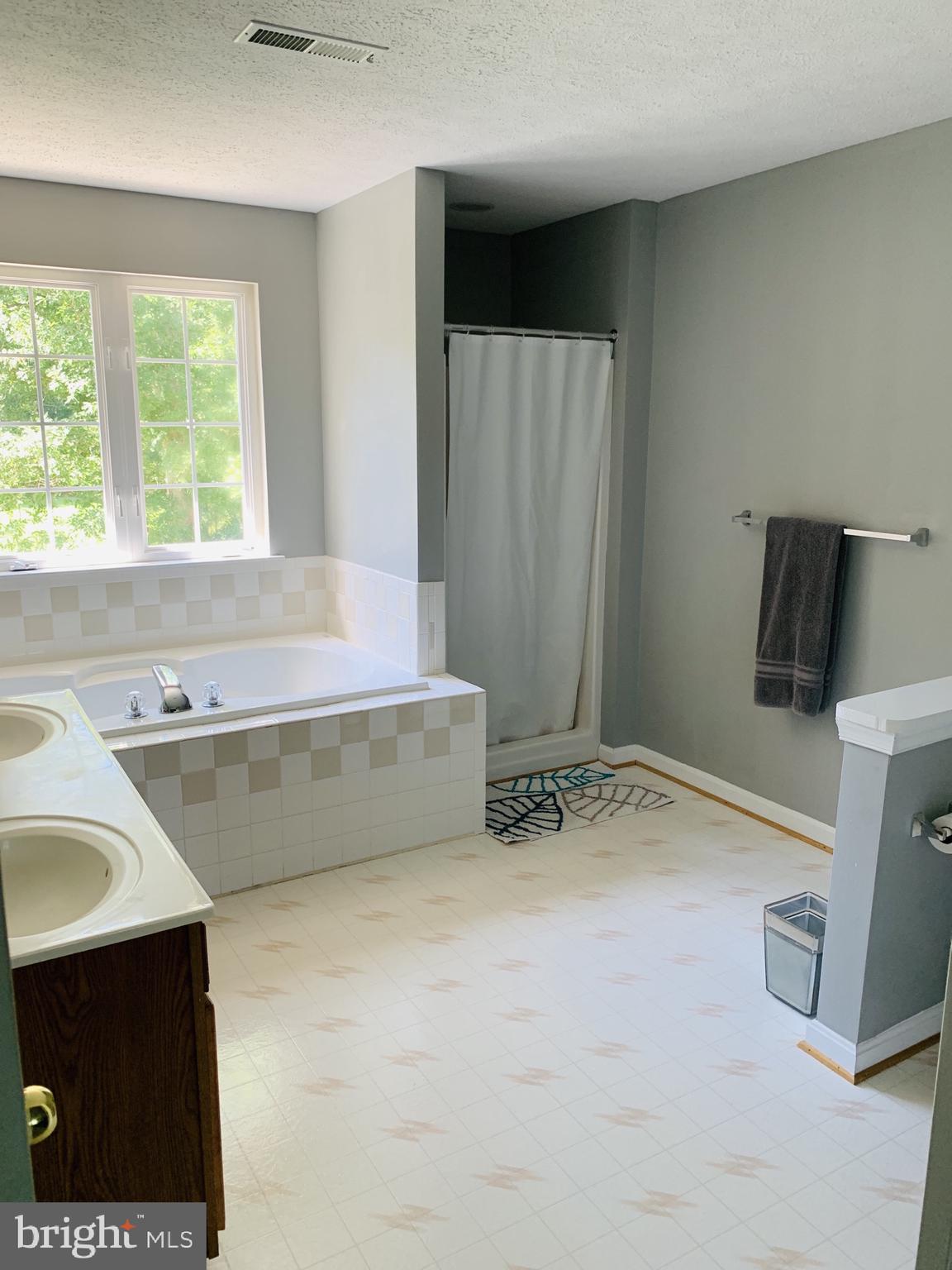 COLONIAL OAKS - Residential