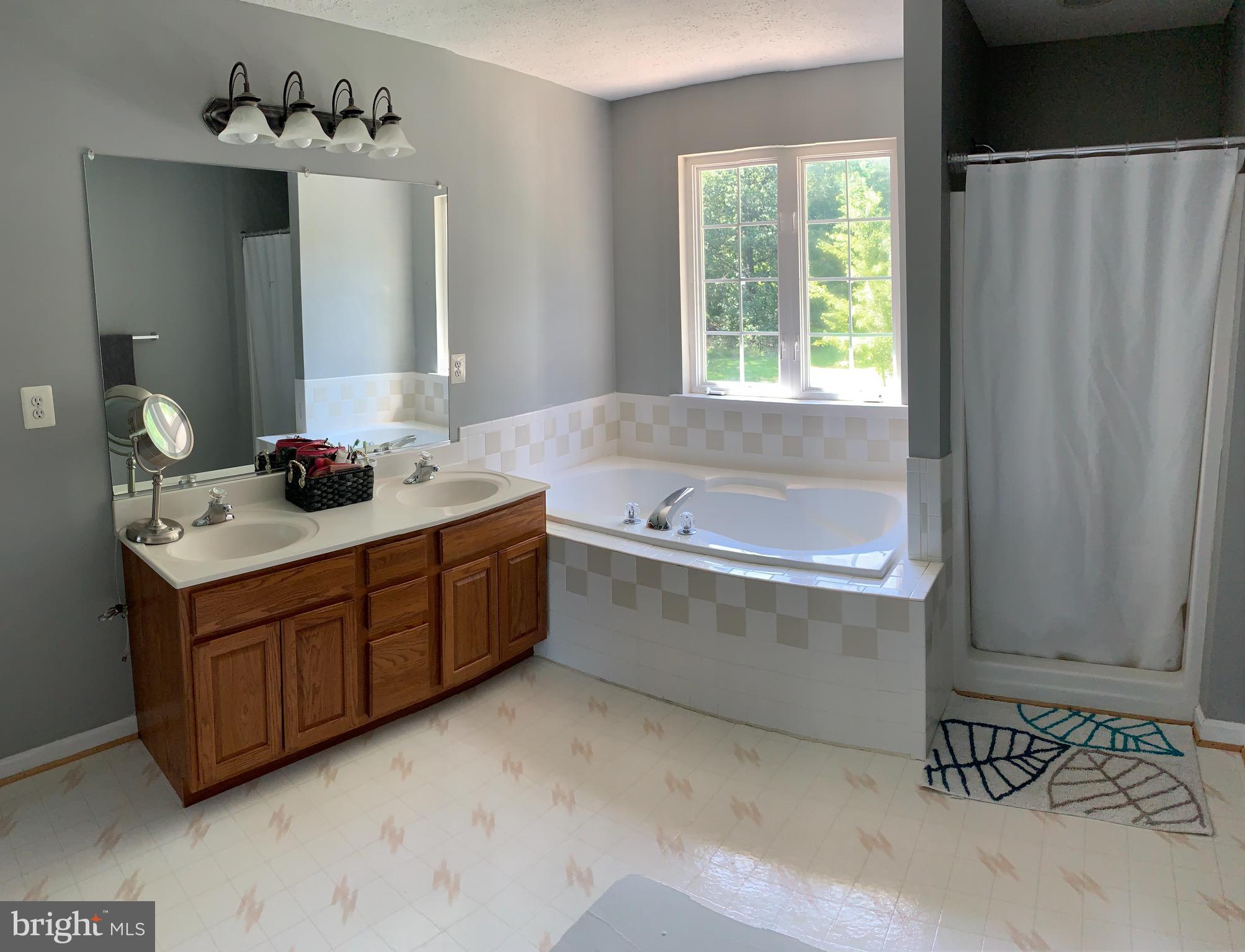 COLONIAL OAKS - Residential