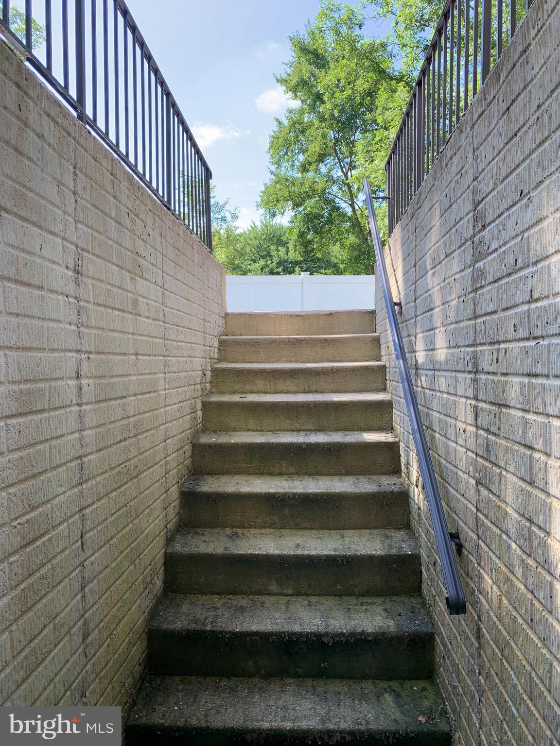 COLONIAL OAKS - Residential