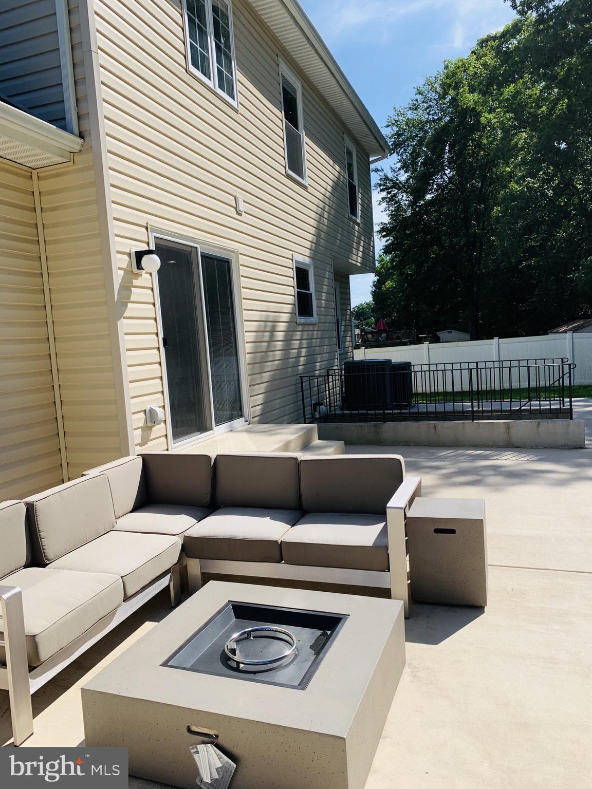 COLONIAL OAKS - Residential