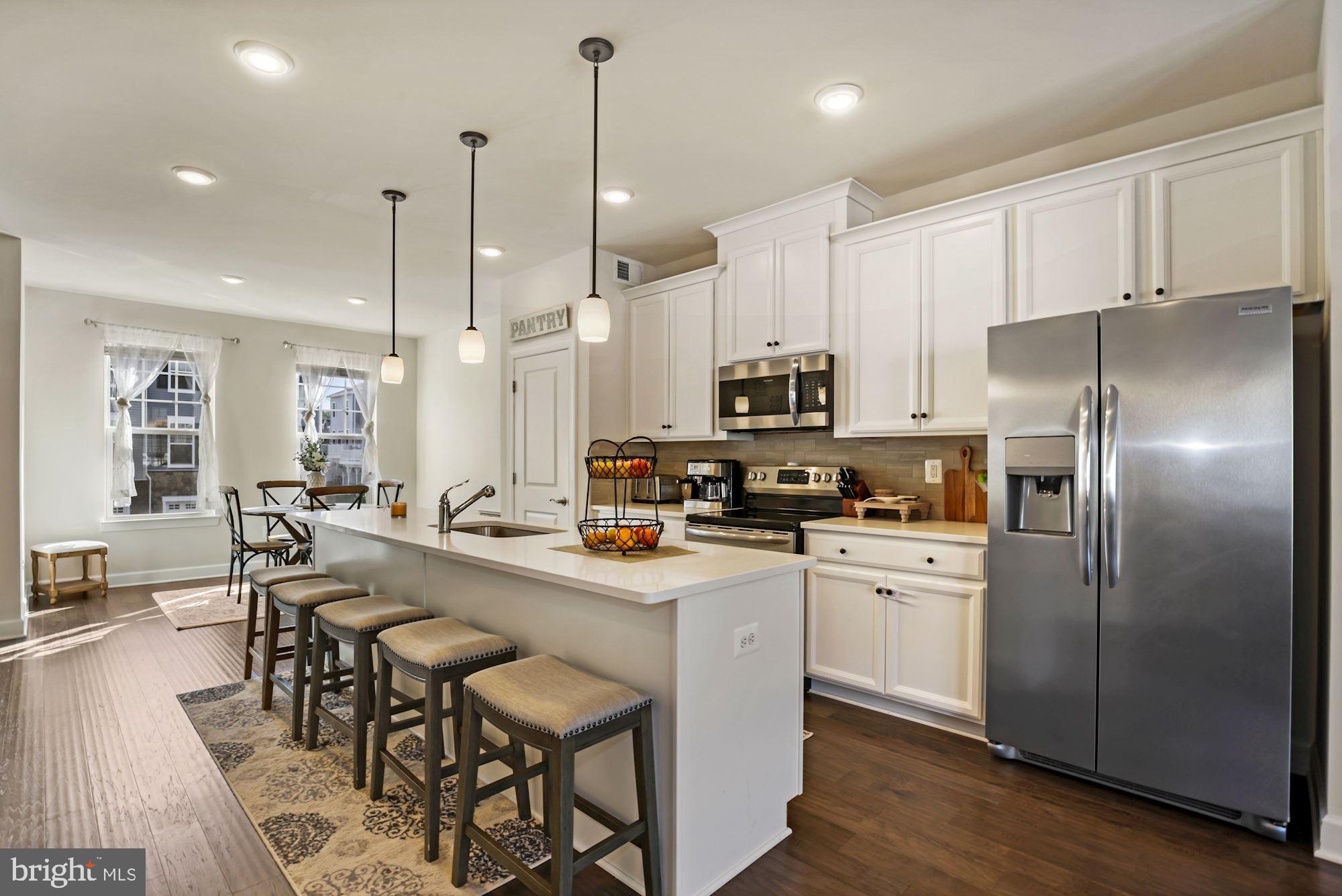 BRADLEY SQUARE - Residential