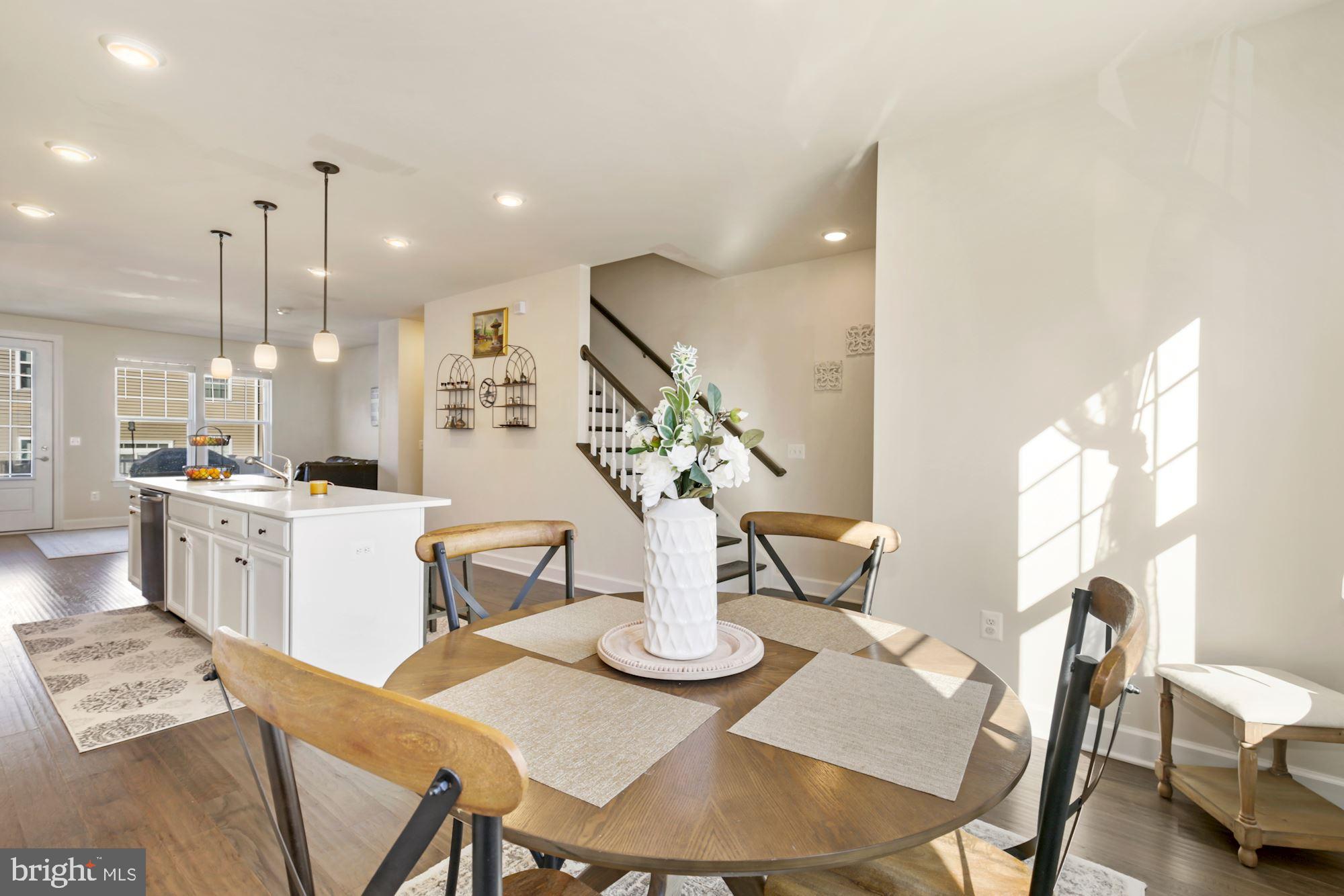 BRADLEY SQUARE - Residential