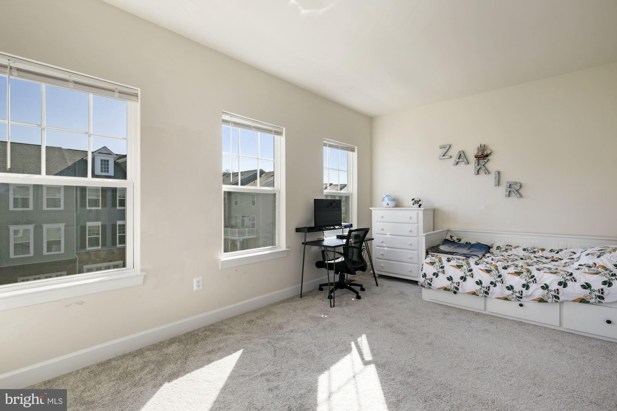 BRADLEY SQUARE - Residential