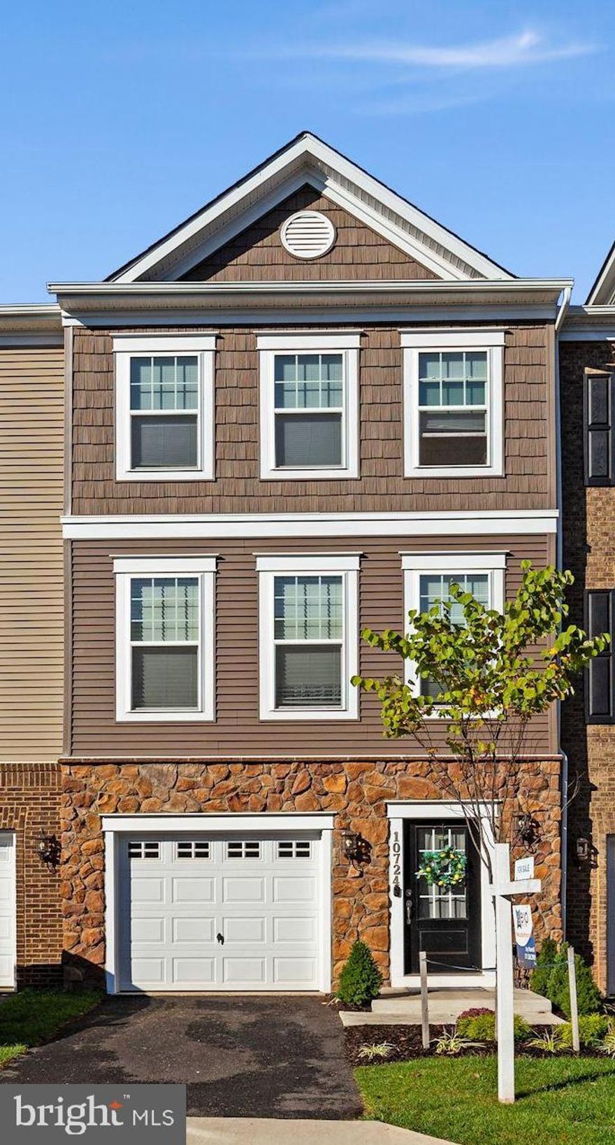 Wonderful move in ready 3 bedroom townhome. Spacious main level, open kitchen with large island, stainless appliances, granite counters. Hardwood floors on main, family room off kitchen to entertain, deck and patio space. Finished walkout basement with added patio. A 3rd bedroom in the basement or use as an office.  This home is ready for you to make it your own. Located close to Prince William Parkway and I-66.