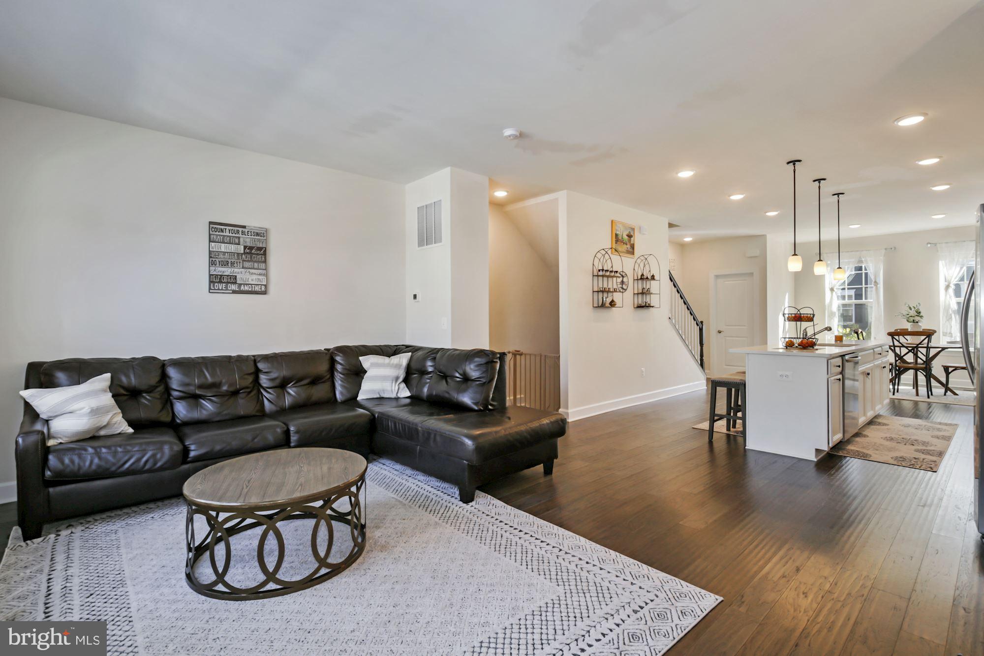 BRADLEY SQUARE - Residential