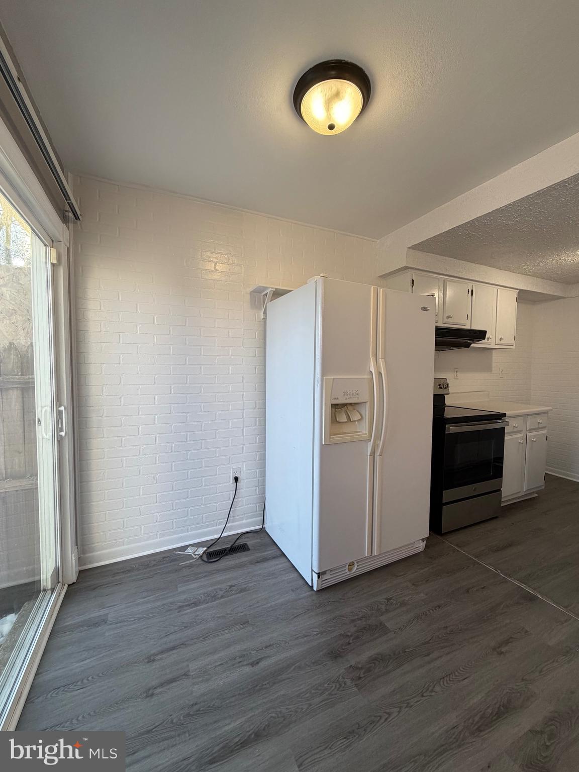 WHISPERING PINES - Residential