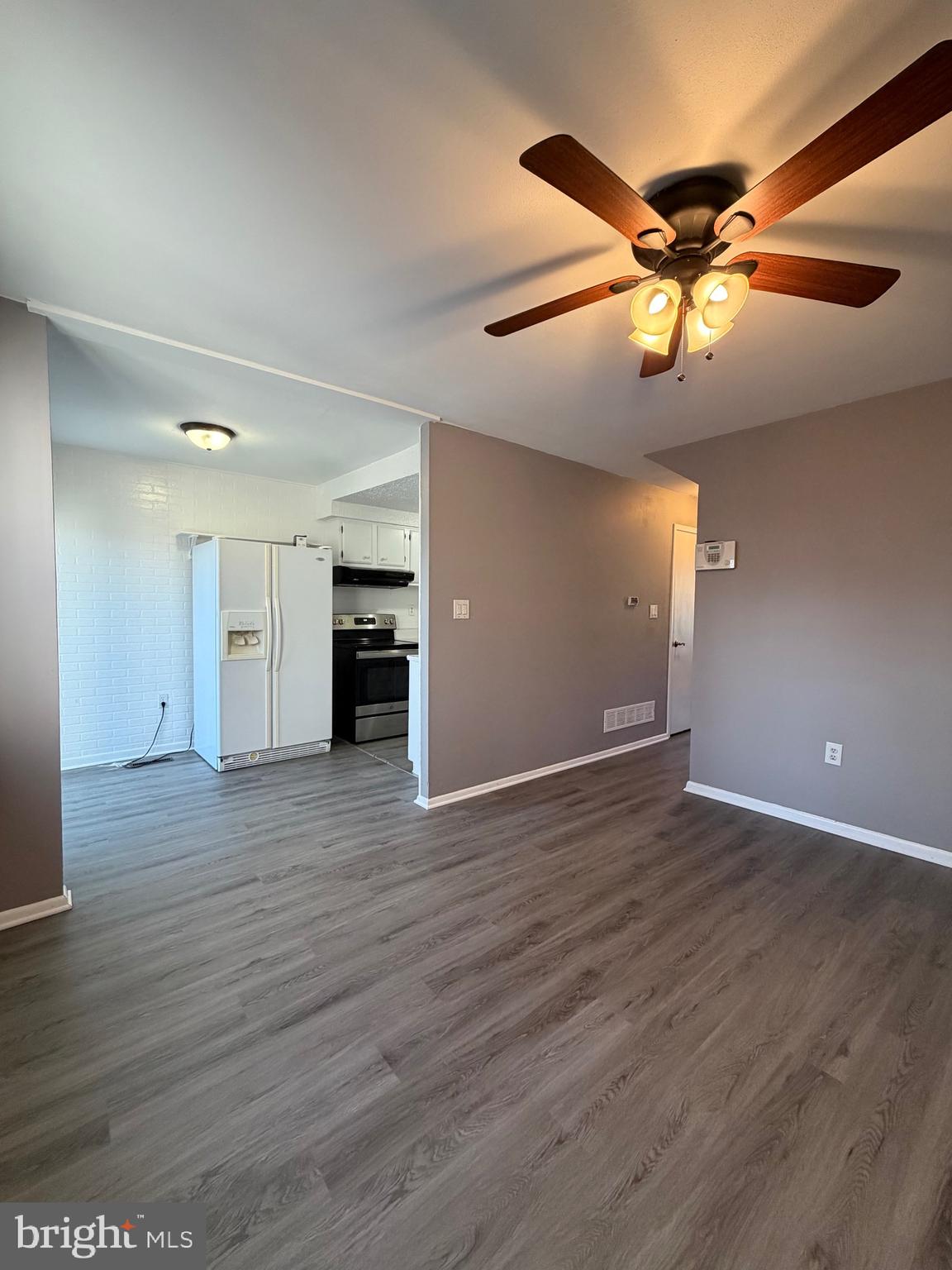 WHISPERING PINES - Residential