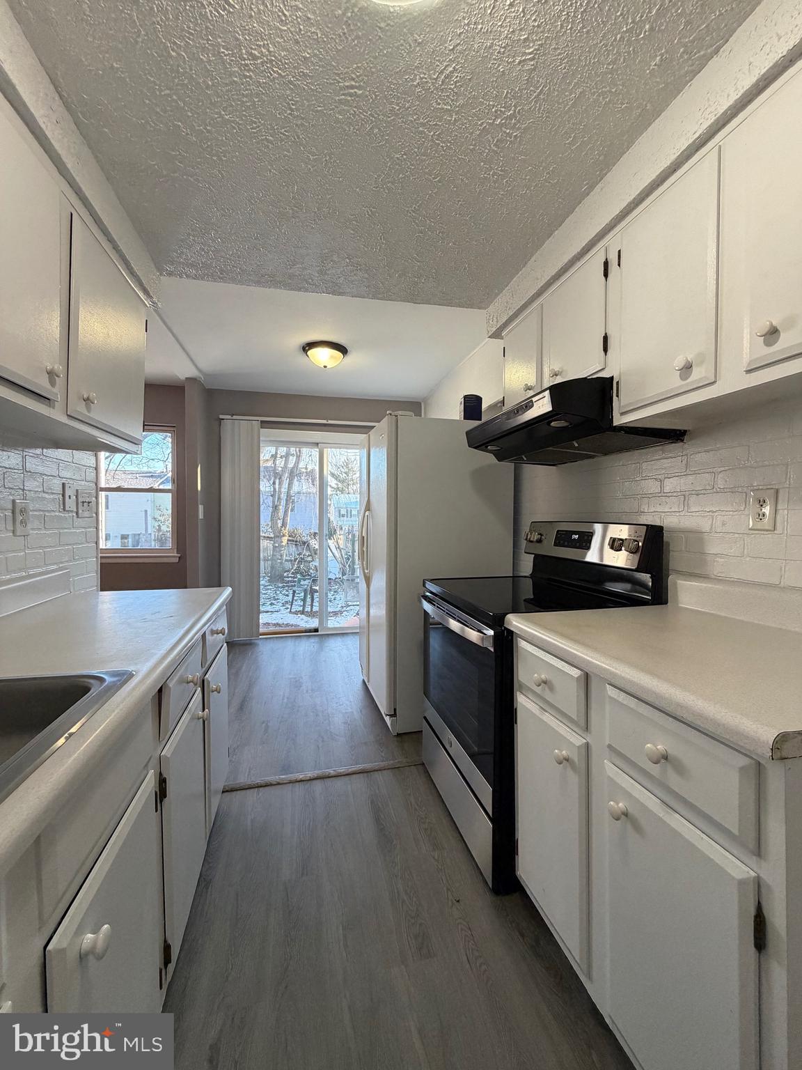 WHISPERING PINES - Residential