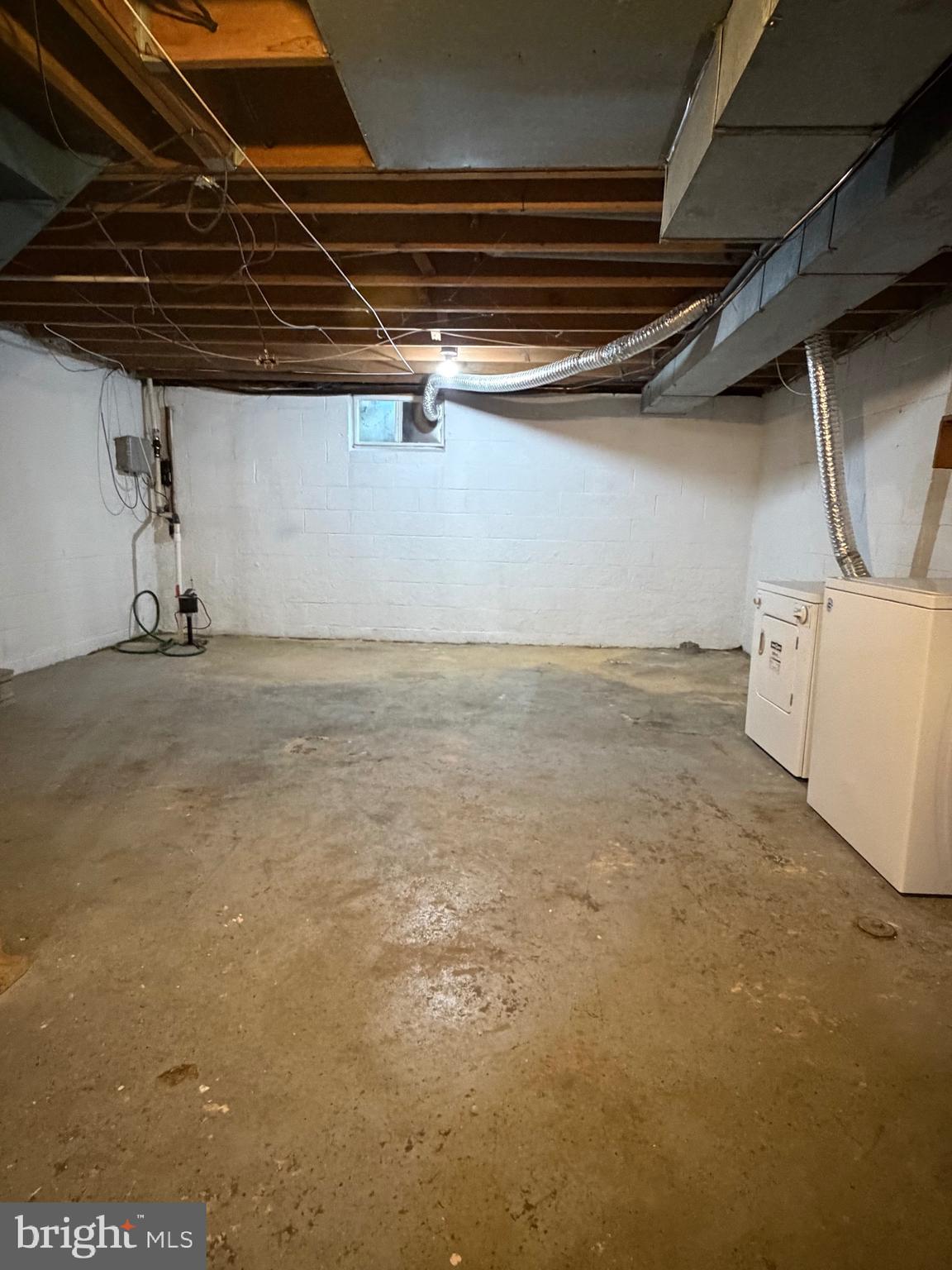 WHISPERING PINES - Residential