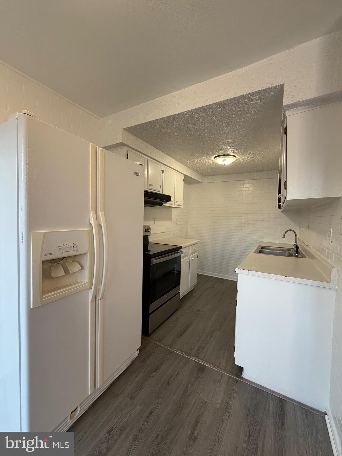 WHISPERING PINES - Residential