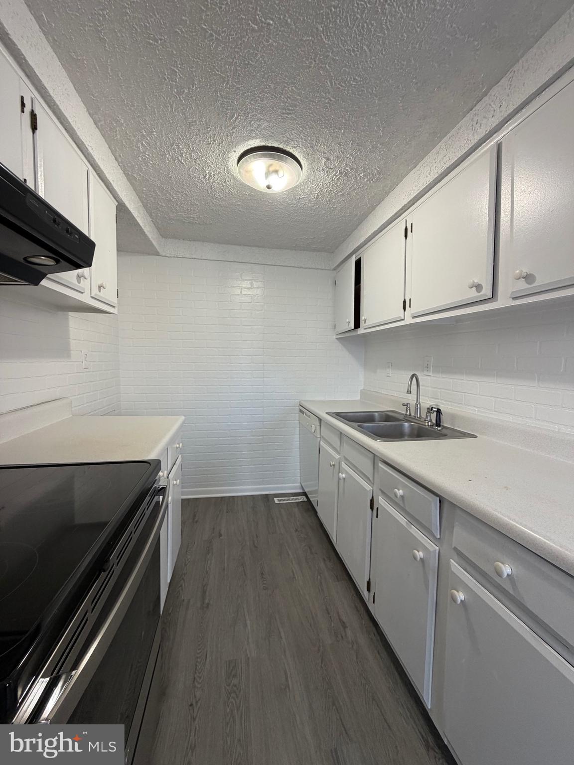 WHISPERING PINES - Residential