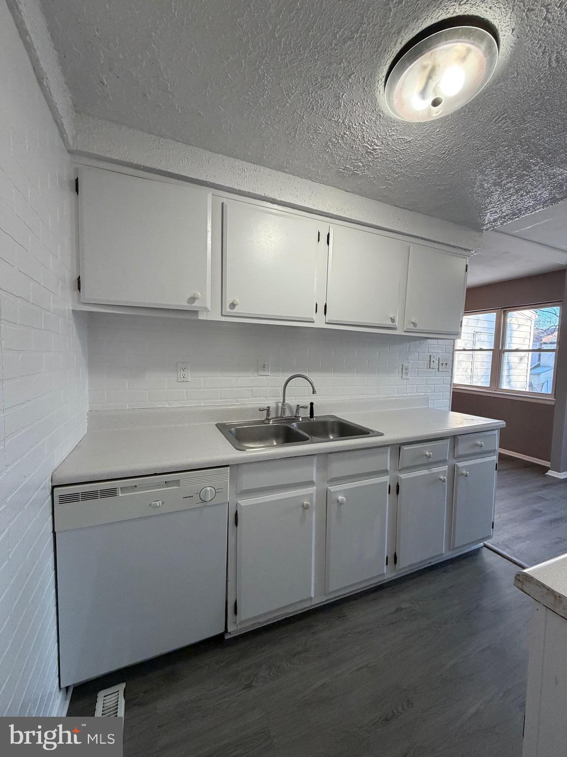 WHISPERING PINES - Residential