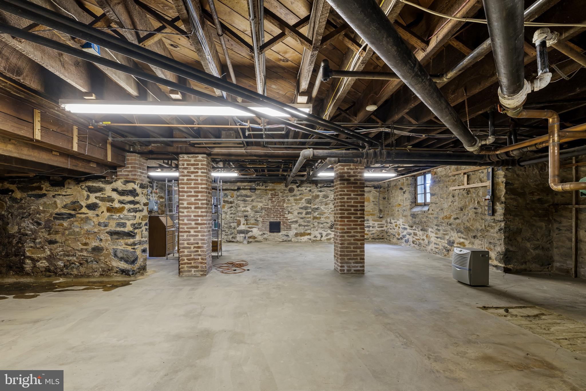 ROLAND PARK - Residential