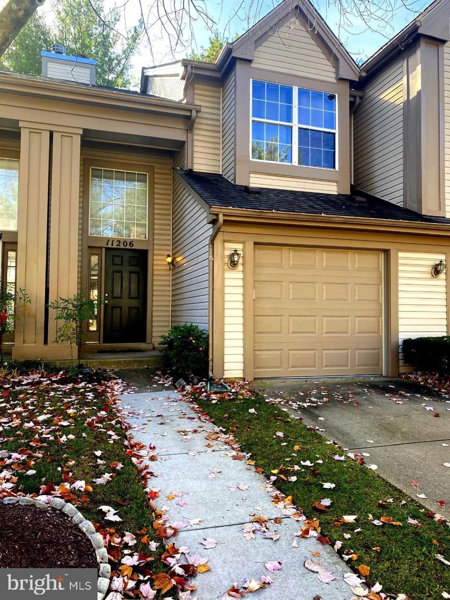 Welcome to this cozy freshly painted 2-level townhouse with 1-car garage and a driveway! High ceilings in the foyer are very inviting! Convenient access to the garage from inside the house. Vaulted ceiling in the sunny kitchen! Fireplace in the living room. All rooms are filled with natural light! Each bedroom has in-suite full bath. Large walk-in closet in one of the bedrooms. 2nd bedroom has a great window seat with extra storage underneath. Washer and dryer on the main level. Enjoy a patio backing to the trees! Playground nearby. Lots of guest parking. Sidewalks and trails.
Close to major commuter routes, lots of shopping, restaurants, movies & recreation facilities, parks nearby.