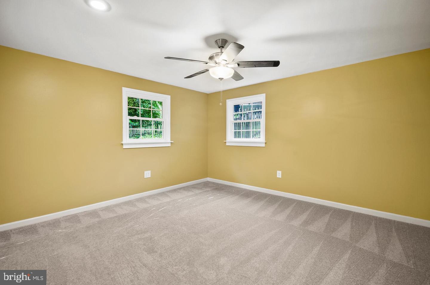 SLEEPY HOLLOW WOODS - Residential Lease