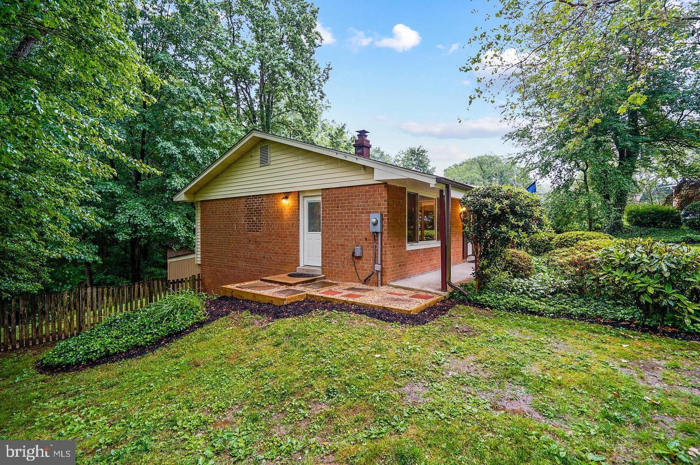 SLEEPY HOLLOW WOODS - Residential Lease